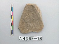 藏品(灰黑色夾砂陶片)的圖片